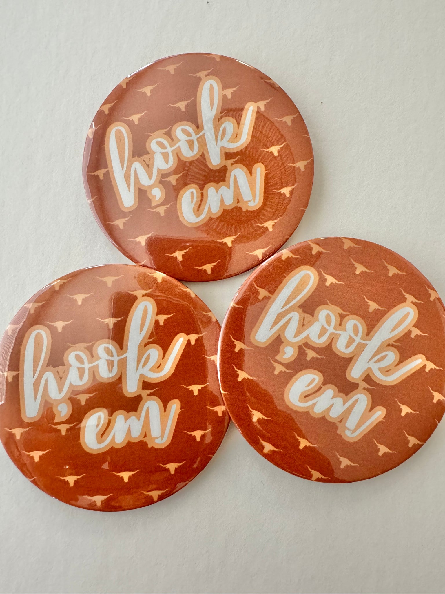 Large HOOK’EM button – November Maker
